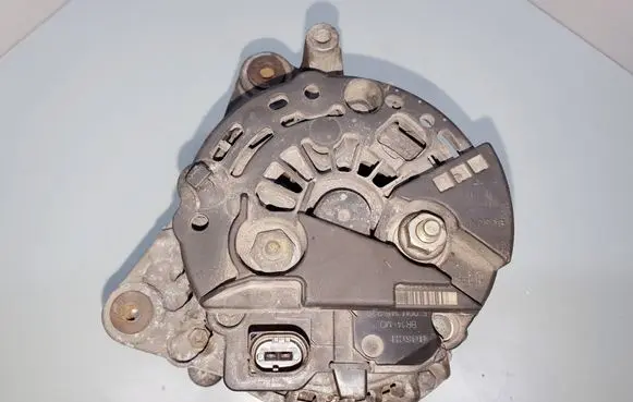 Volkswagen PASSAT B5.5 Generator/alternator F00M145225