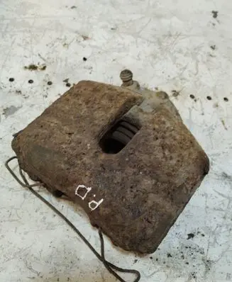 Volkswagen Touran I Front brake caliper