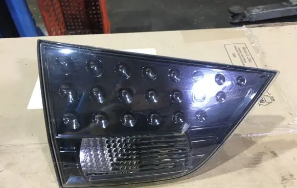 Tailgate rear/tail lights