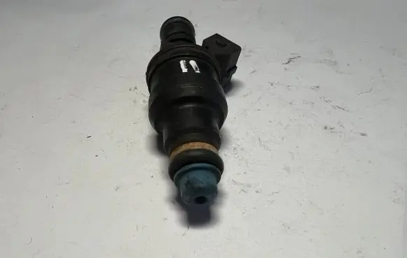 Audi A4 S4 B5 8D Fuel injector 058133551 0280150447