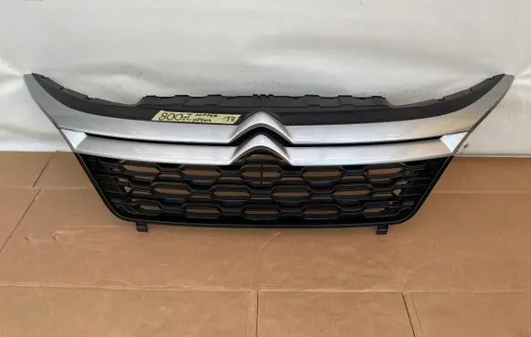Citroen C3 Front bumper upper radiator grill 1315804070