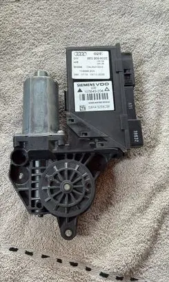 Audi A4 S4 B7 8E 8H Front door window regulator motor 8E1959802G