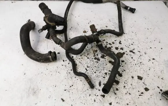Coolant pipe/hose