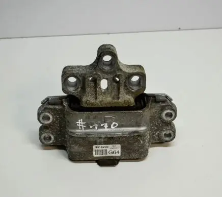 Volkswagen PASSAT B7 Engine mount bracket 1K0199555AQ