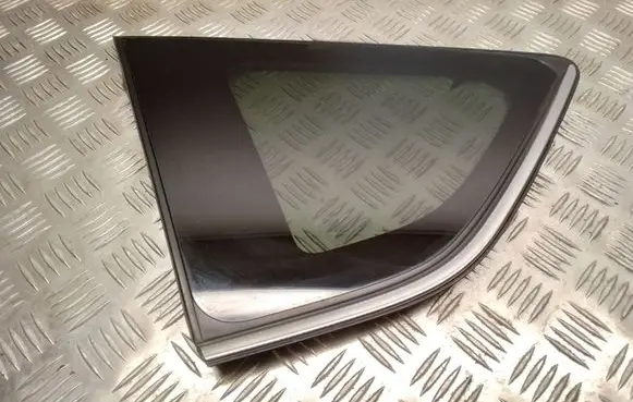Toyota RAV 4 (XA40) Rear side window