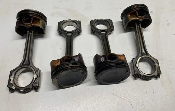 KIA Ceed Piston with connecting rod
