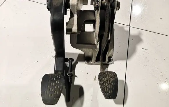 Volkswagen II LT Clutch pedal 