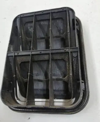 Nissan Qashqai Quarter panel pressure vent 8200003575