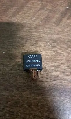 Volkswagen PASSAT B5 Other relay 443919578C
