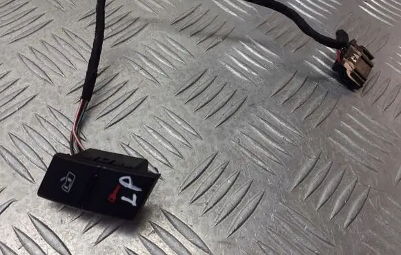 Audi A2 Central locking switch button 8Z1962107