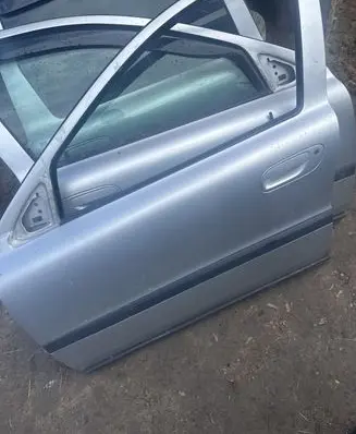 Volvo V70 Front door