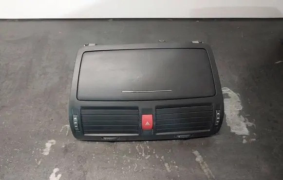 Skoda Octavia Mk2 (1Z) Dash center air vent grill 1Z0820951