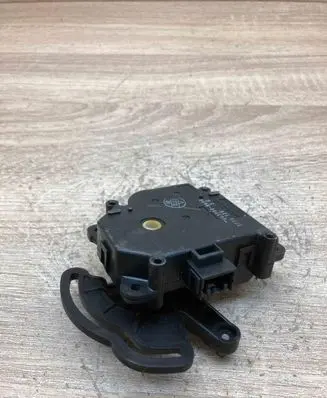 Toyota Avensis Verso Air flap motor/actuator 0637008600