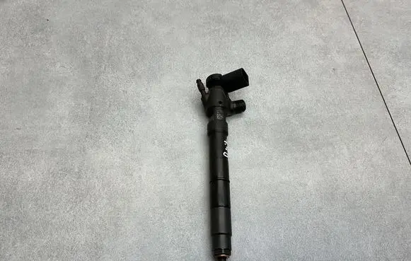 Skoda Rapid (NH) Fuel injector 04B130277J