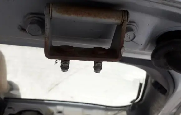 Nissan Almera Tailgate/trunk/boot hinge