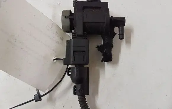 Audi A4 S4 B6 8E 8H Turbo solenoid valve 1J0906283C