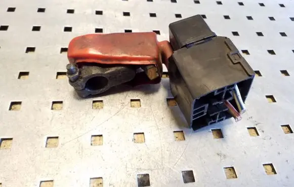 Mitsubishi Pajero Positive cable (battery)