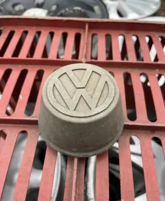 Volkswagen Golf I Original wheel cap 321601171A
