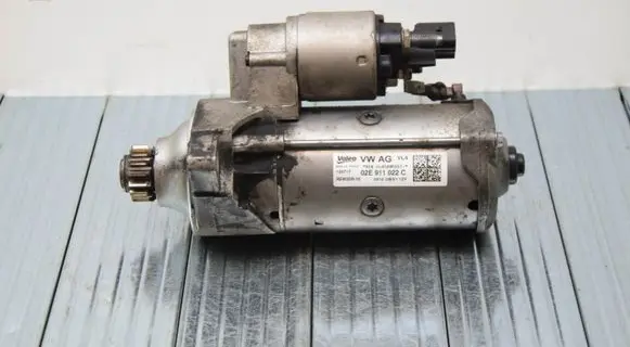 Volkswagen Tiguan Starter motor 02E911022C