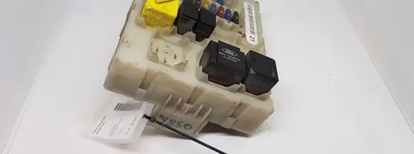 Ford Focus Fuse module 98AG14A073AH