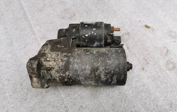 Volkswagen Golf IV Starter motor 020911023FX