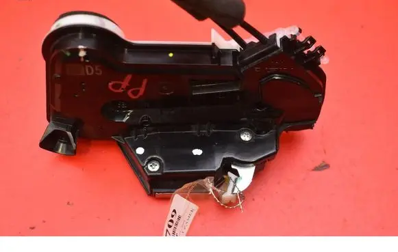 Toyota C-HR I Front door lock 