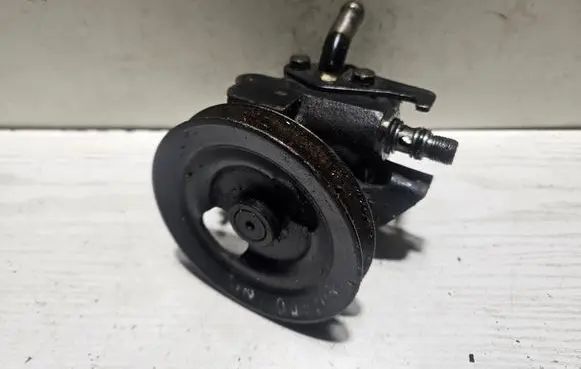 Mitsubishi Pajero Power steering pump 0Y108
