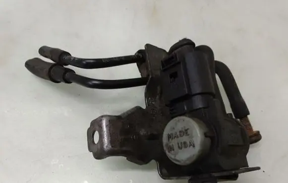 Volkswagen PASSAT B6 Turbo solenoid valve 1K0906283A