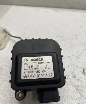 Audi A6 S6 C5 4B A/C air flow flap actuator/motor 0132801129