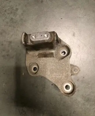 Citroen Berlingo Engine mounting bracket 9807980580
