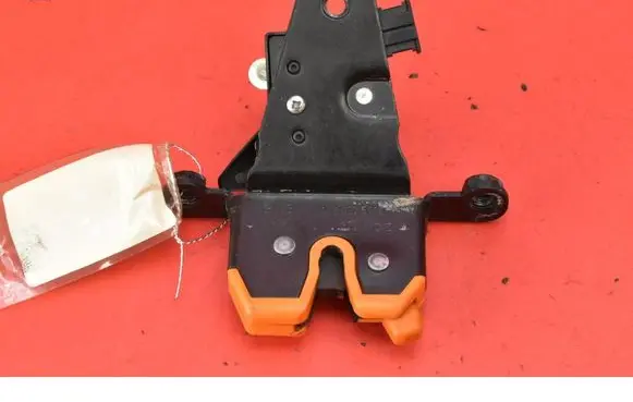 Skoda Octavia Mk1 (1U) Tailgate/trunk/boot lock/catch/latch 1U6827501C