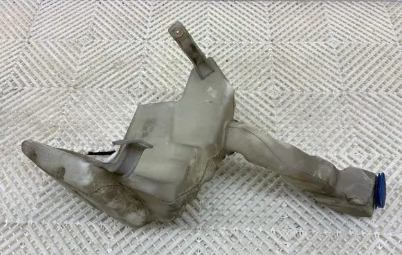 Windshield washer fluid reservoir/tank