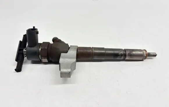 Opel Insignia A Fuel injector 04511032 1408189230918