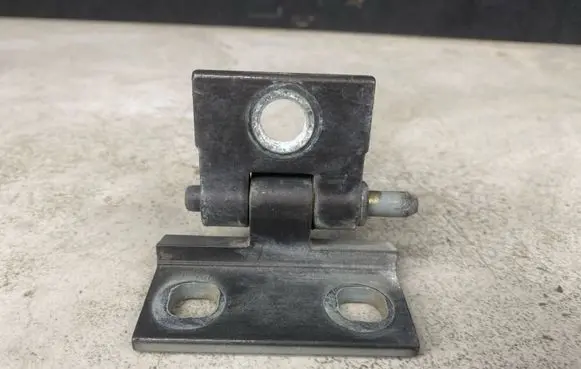Volvo XC70 Front door lower hinge 
