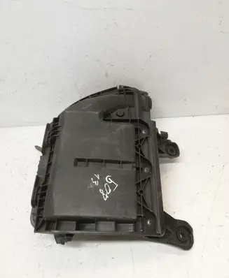 Peugeot 508 Air filter box 9673061080