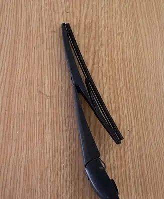Toyota RAV 4 (XA40) Rear wiper blade arm