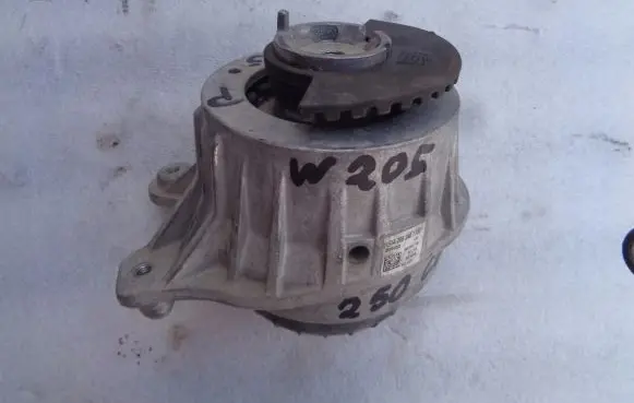 Mercedes-Benz C W205 Engine mount bracket A2052407700