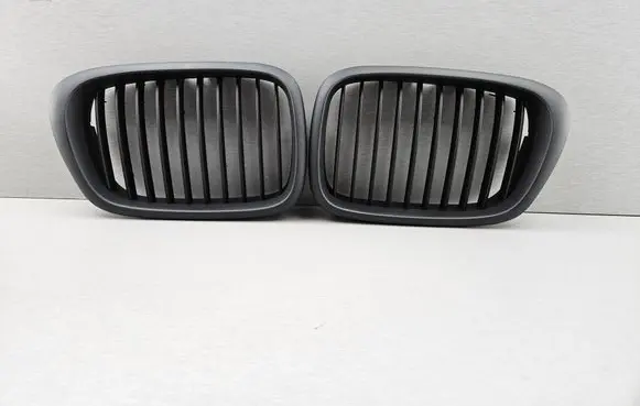 BMW 5 E39 Front bumper upper radiator grill 7005837 51137005837 7005838