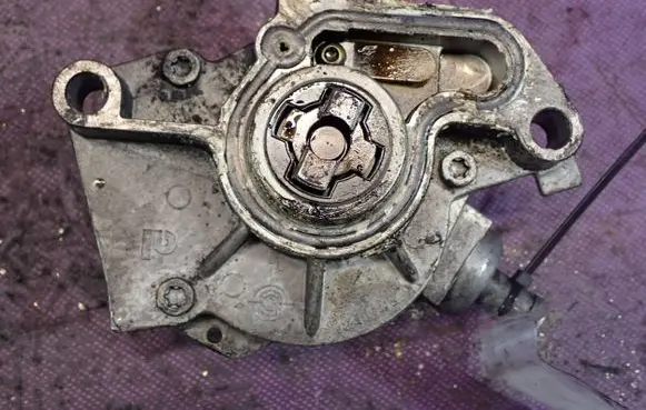 Audi A3 S3 8L Vacuum pump 038145101B