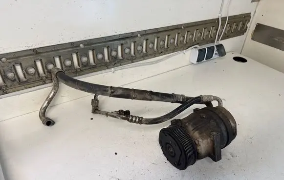 Opel Vivaro Air conditioning (A/C) compressor (pump) 