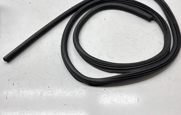 Ford Explorer VI Trunk rubber seal (body) 
