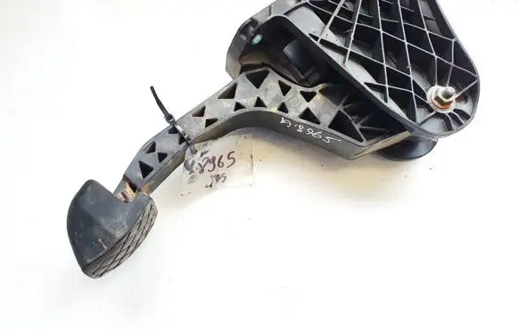 Volkswagen Golf V Clutch pedal 1k1721059af