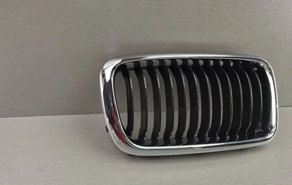 BMW 7 E38 Front bumper upper radiator grill 8231594 51138231594
