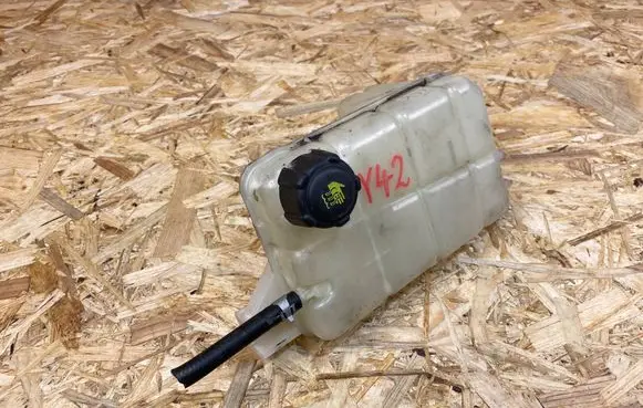 Nissan Pulsar Coolant expansion tank/reservoir 