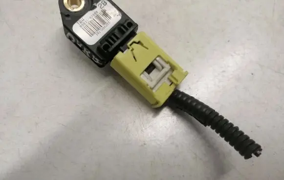Toyota Auris 150 Airbag deployment crash/impact sensor 8983102080 1817286253