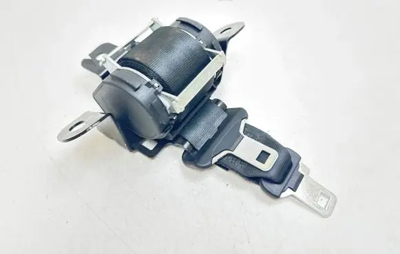 Nissan Qashqai Middle seatbelt (rear) 5424265