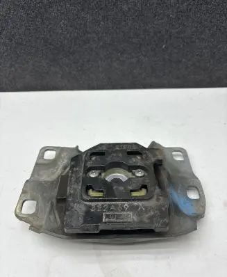 Volvo V40 Engine mount bracket 322A69