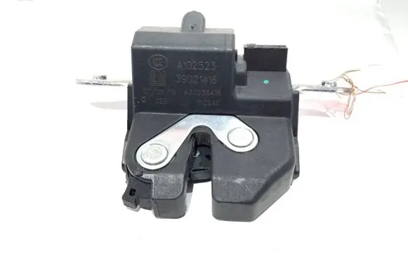 Opel Corsa E Tailgate exterior lock 39021416