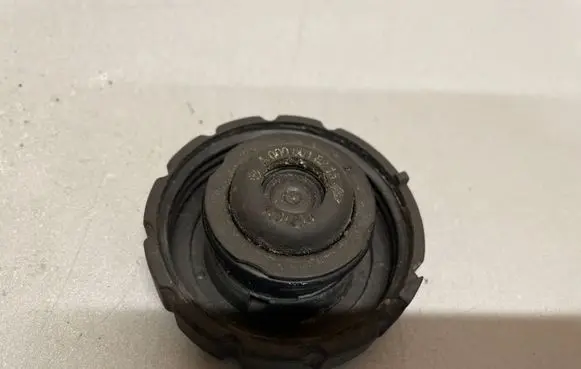 Mercedes-Benz ML W164 Coolant expansion tank/reservoir cap A0005018415