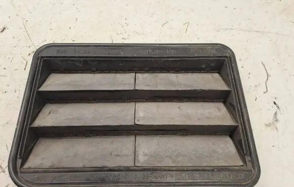 BMW X5 G05 Quarter panel pressure vent 608290
